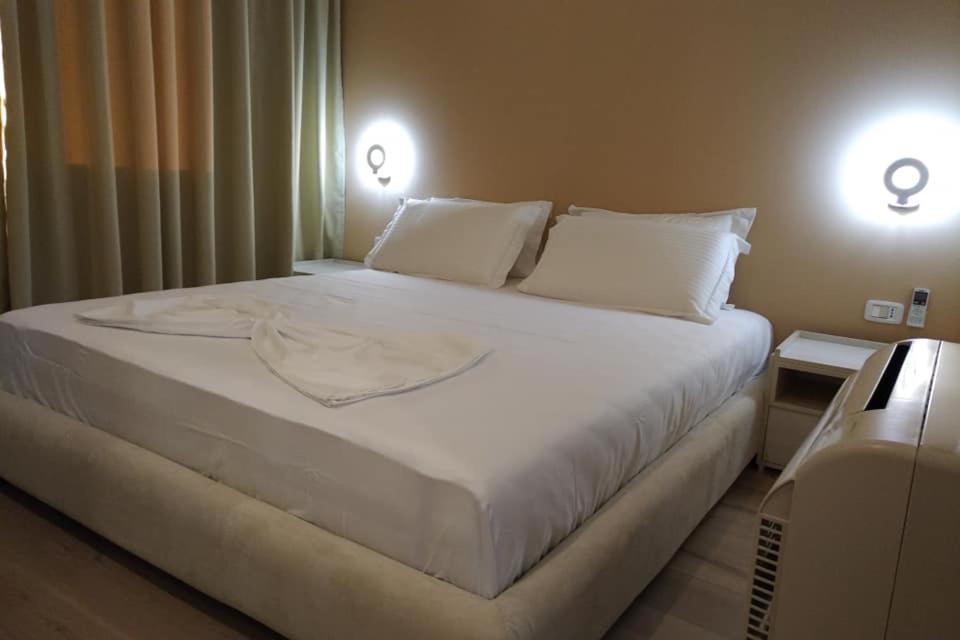 Deluxe Sea Apartment Влёра Экстерьер фото