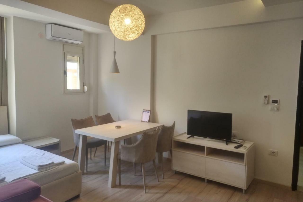 Deluxe Sea Apartment Влёра Экстерьер фото
