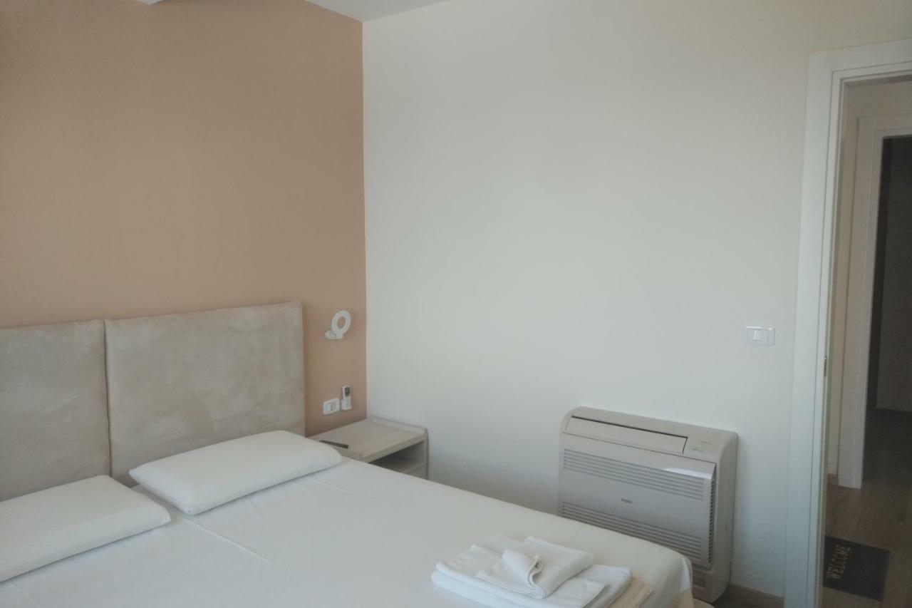 Deluxe Sea Apartment Влёра Экстерьер фото
