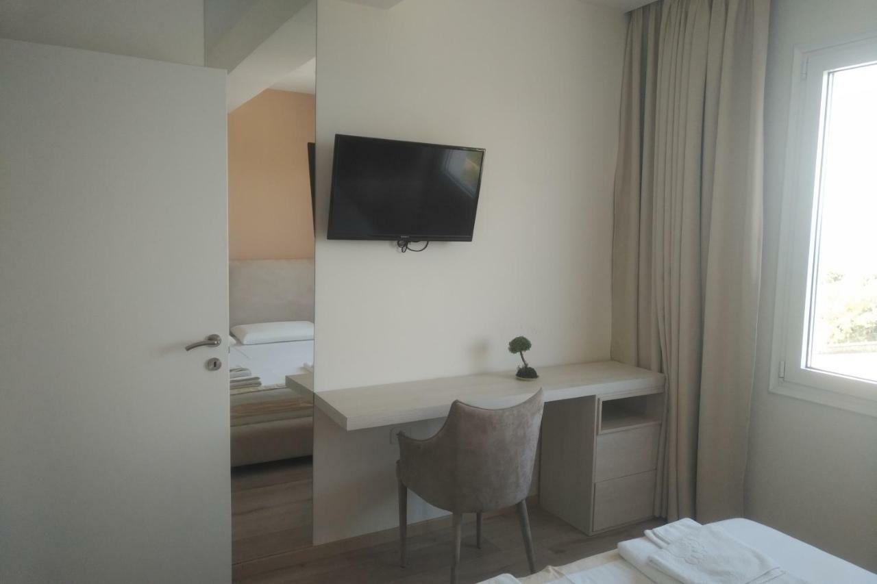 Deluxe Sea Apartment Влёра Экстерьер фото