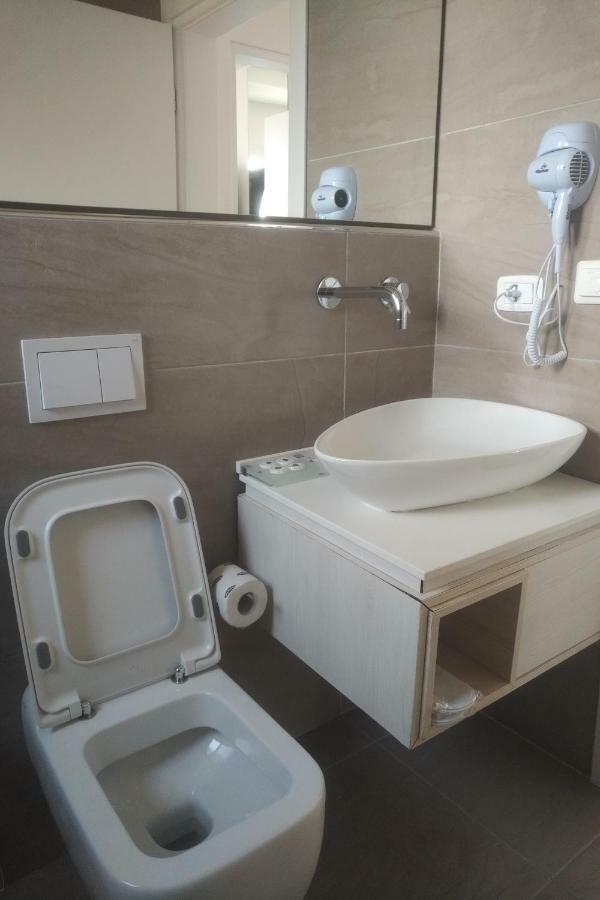 Deluxe Sea Apartment Влёра Экстерьер фото
